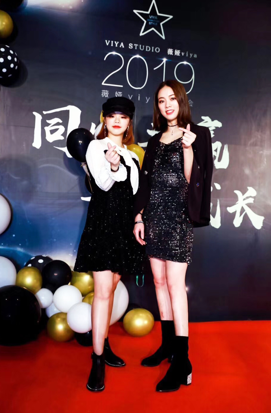 夏欣颖（右一）在薇娅2019年年会上-1.jpg